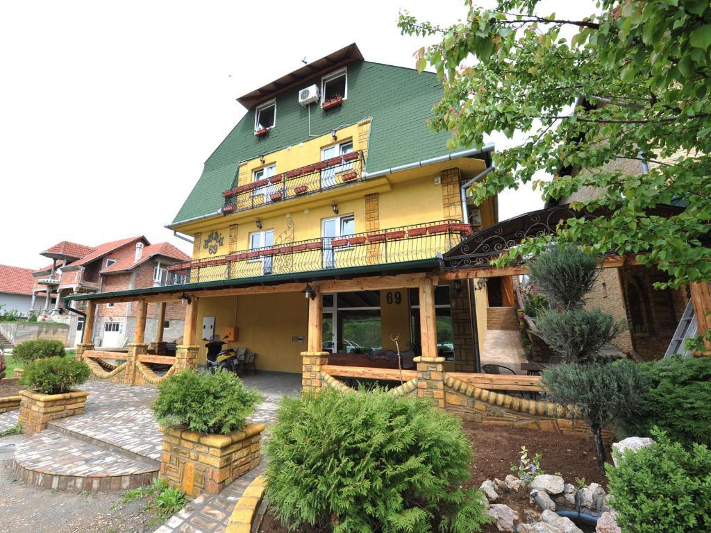 Villa Belilo 69 Sremski Karlovci Exteriör bild